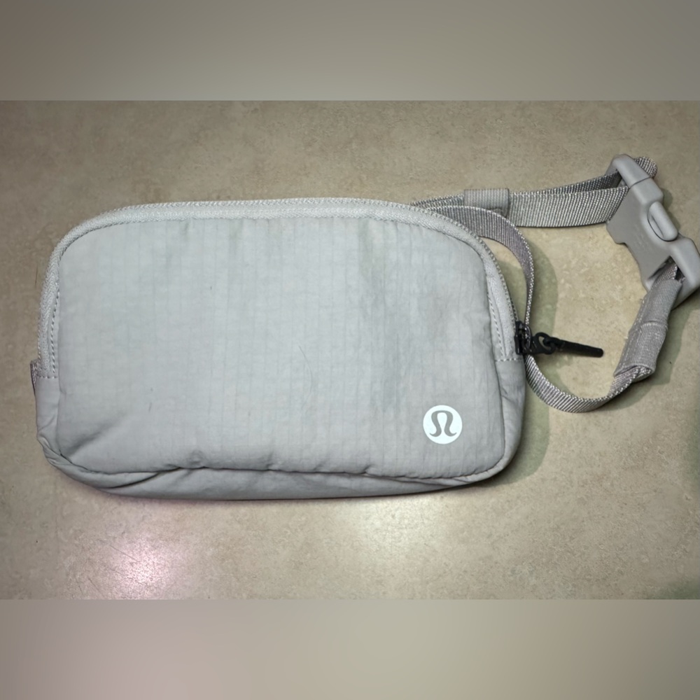 Lululemon Everywhere Gray Belt / Crossbody Bag Like New